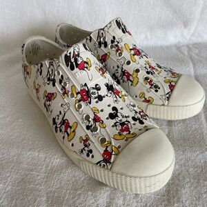 NATIVE Shoes Kids Size J2 Disney Jefferson Mickey Mouse Print All Over Water